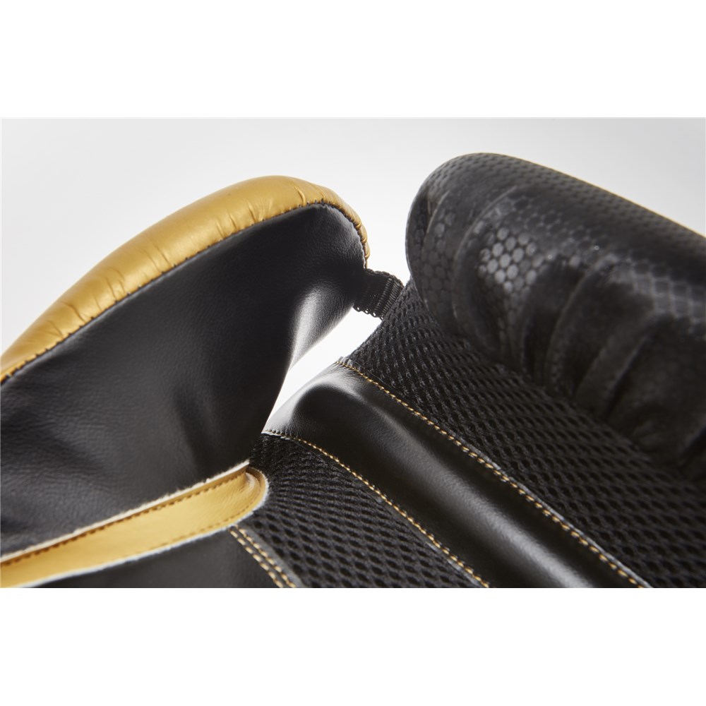 黑金色拳击手套产品图